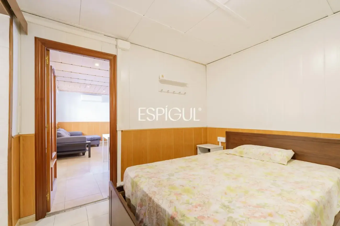 Encanto, luz y tranquilidad: Casa-dúplex con patio exterior en Sants