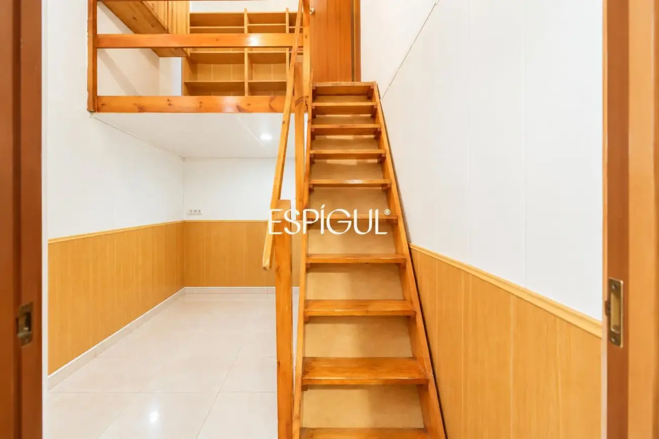 Encanto, luz y tranquilidad: Casa-dúplex con patio exterior en Sants