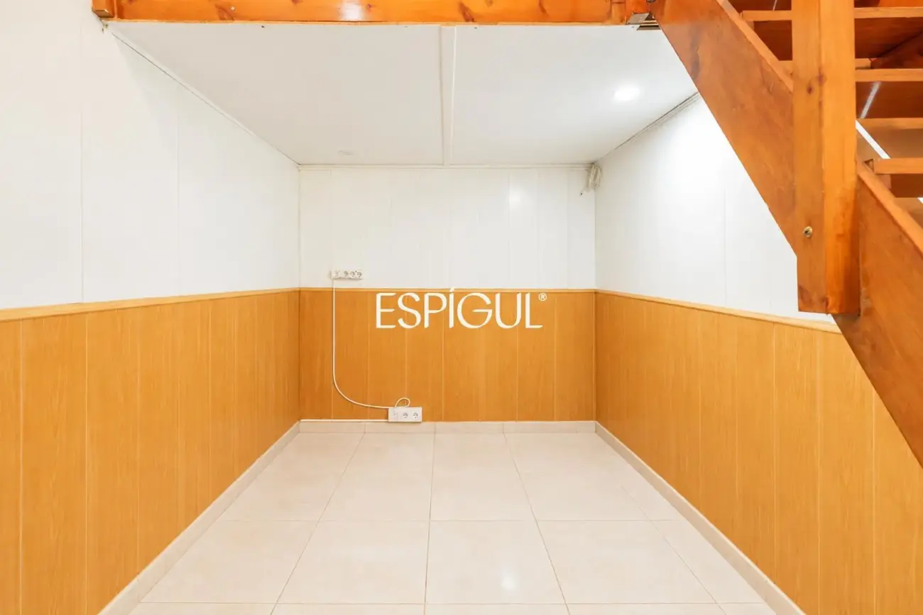 Encanto, luz y tranquilidad: Casa-dúplex con patio exterior en Sants