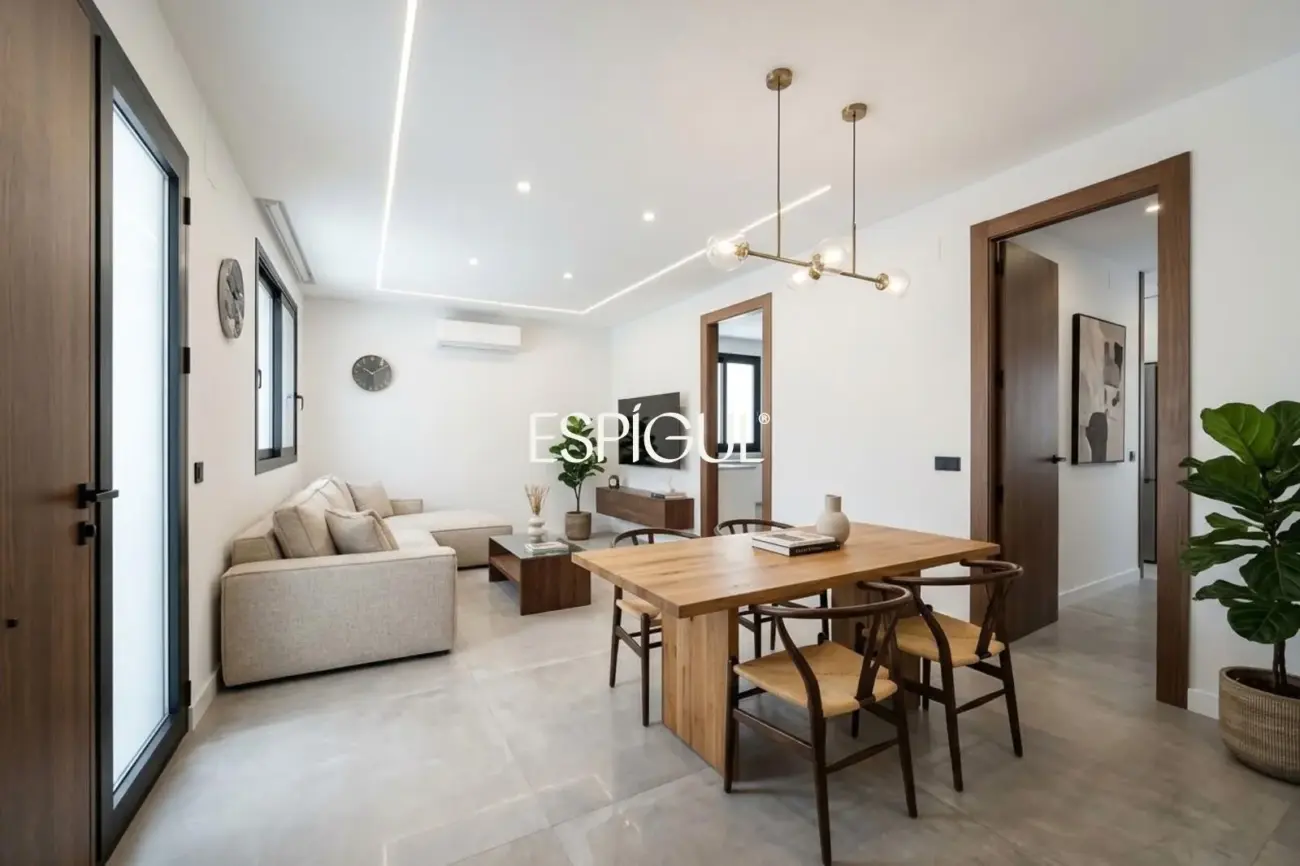 Encanto, luz y tranquilidad: Casa-dúplex con patio exterior en Sants