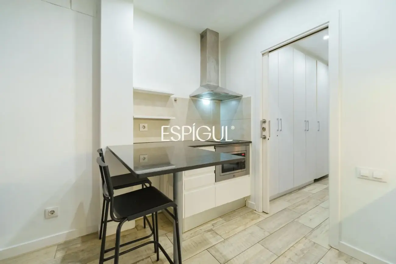 Estudio reformado y muy funcional en Sants-Olzinelles