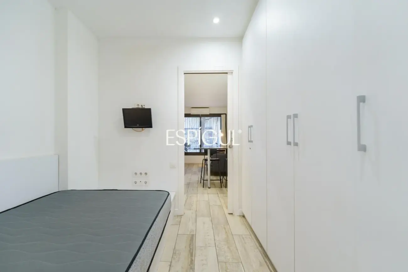 Estudio reformado y muy funcional en Sants-Olzinelles
