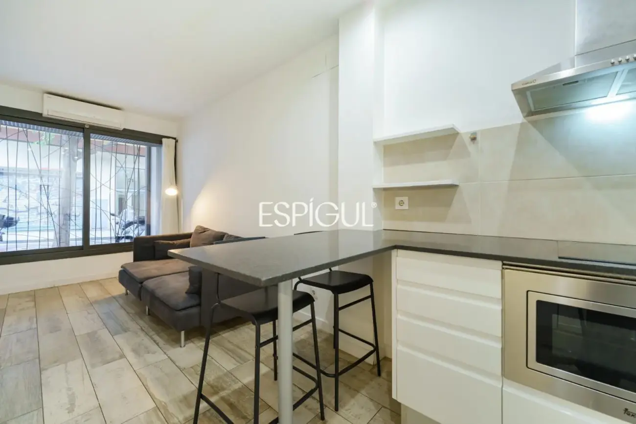 Estudio reformado y muy funcional en Sants-Olzinelles