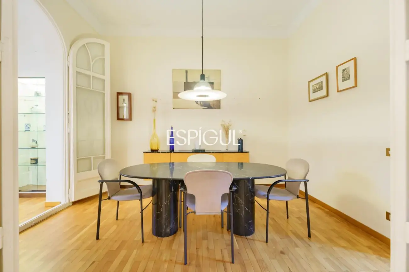 Эксклюзивная недвижимость с впечатляющей террасой 140 м² в L’Antiga Esquerra de L’Eixample