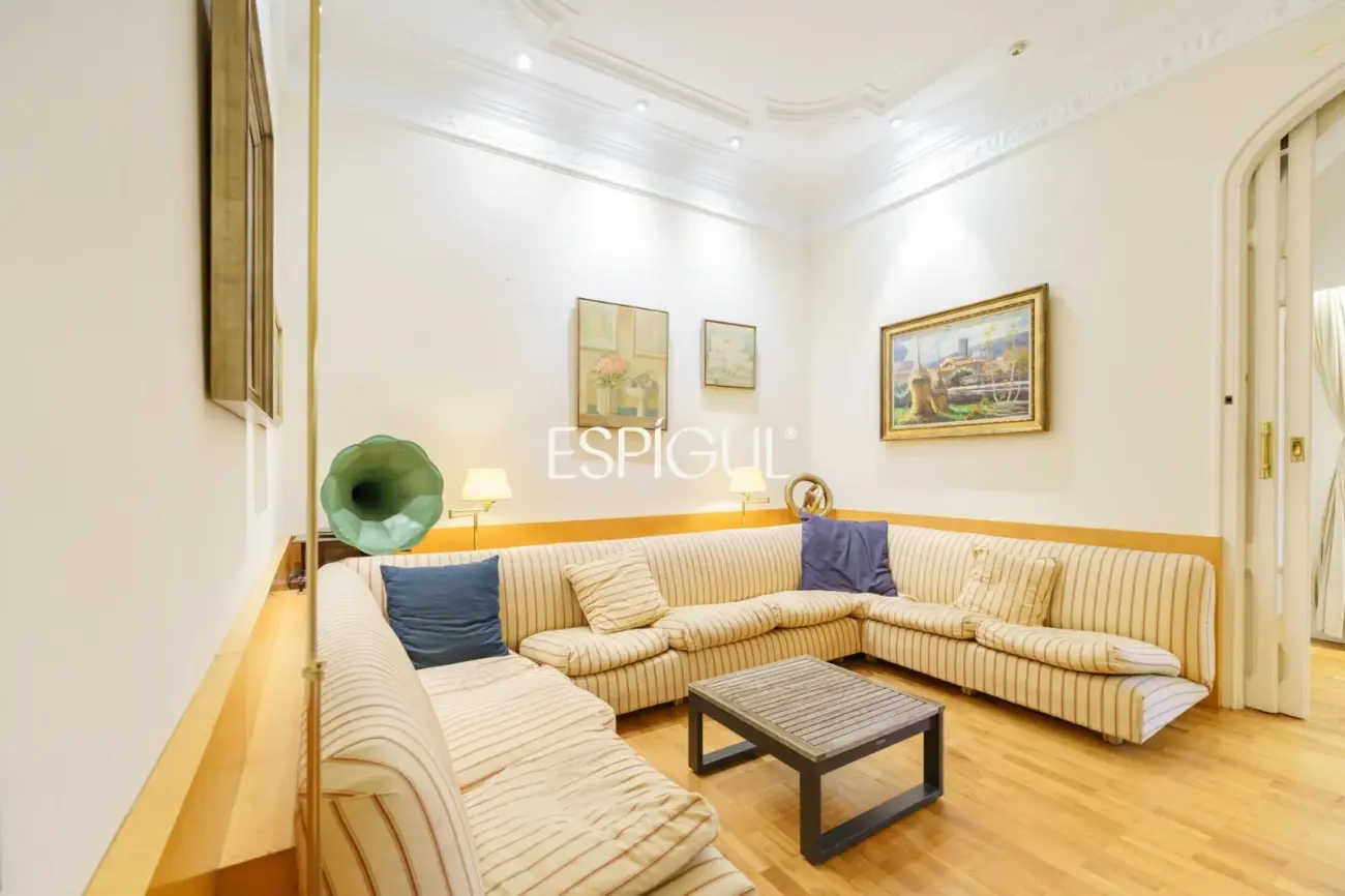 Эксклюзивная недвижимость с впечатляющей террасой 140 м² в L’Antiga Esquerra de L’Eixample