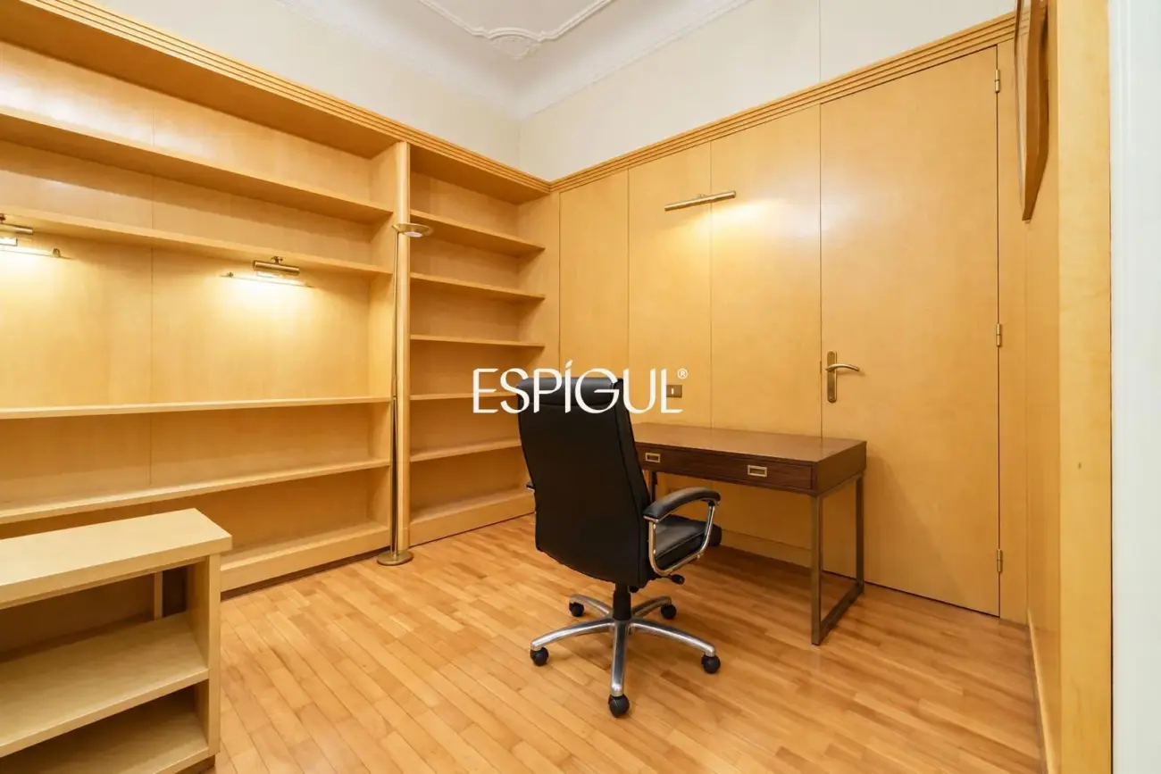 Эксклюзивная недвижимость с впечатляющей террасой 140 м² в L’Antiga Esquerra de L’Eixample