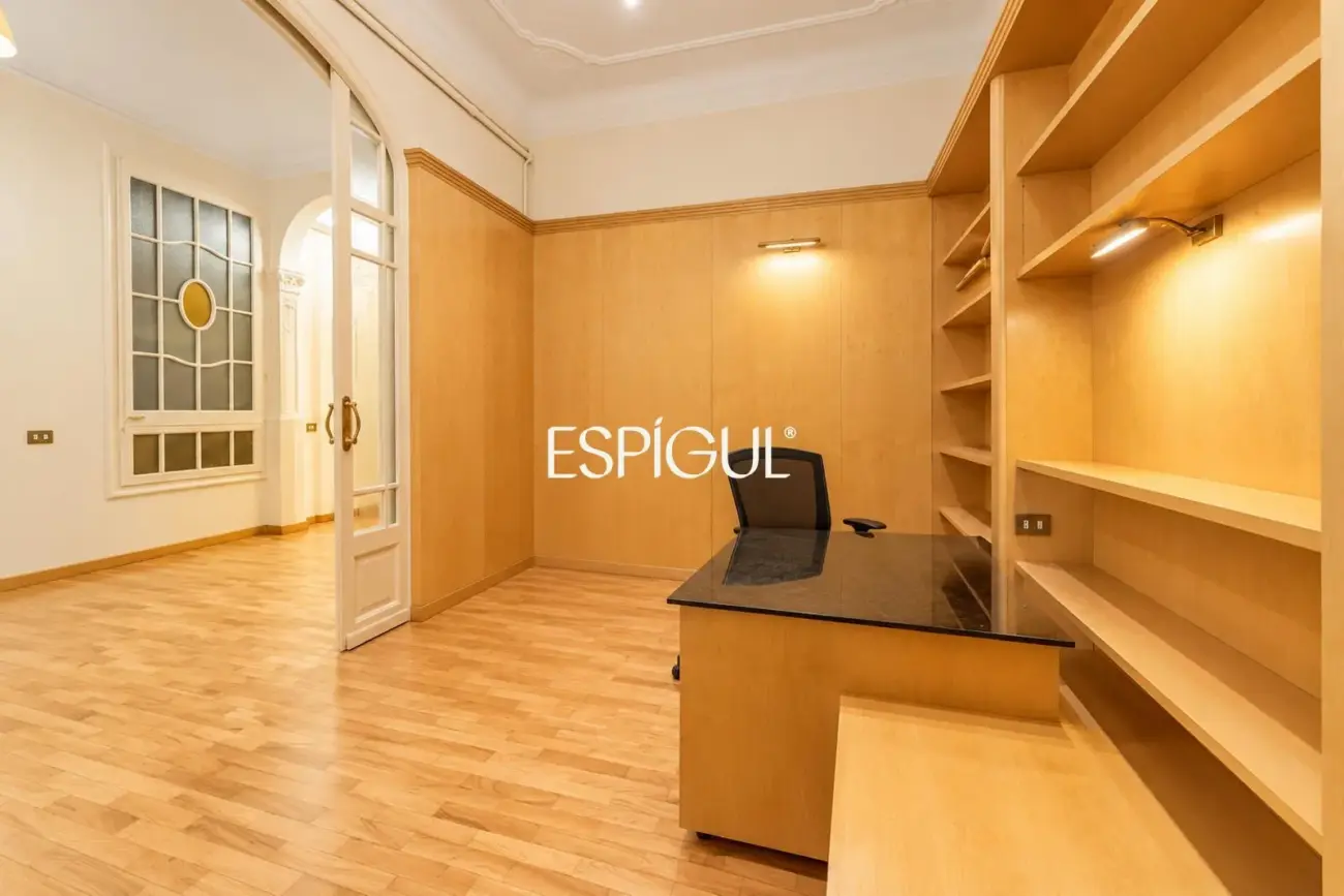 Эксклюзивная недвижимость с впечатляющей террасой 140 м² в L’Antiga Esquerra de L’Eixample