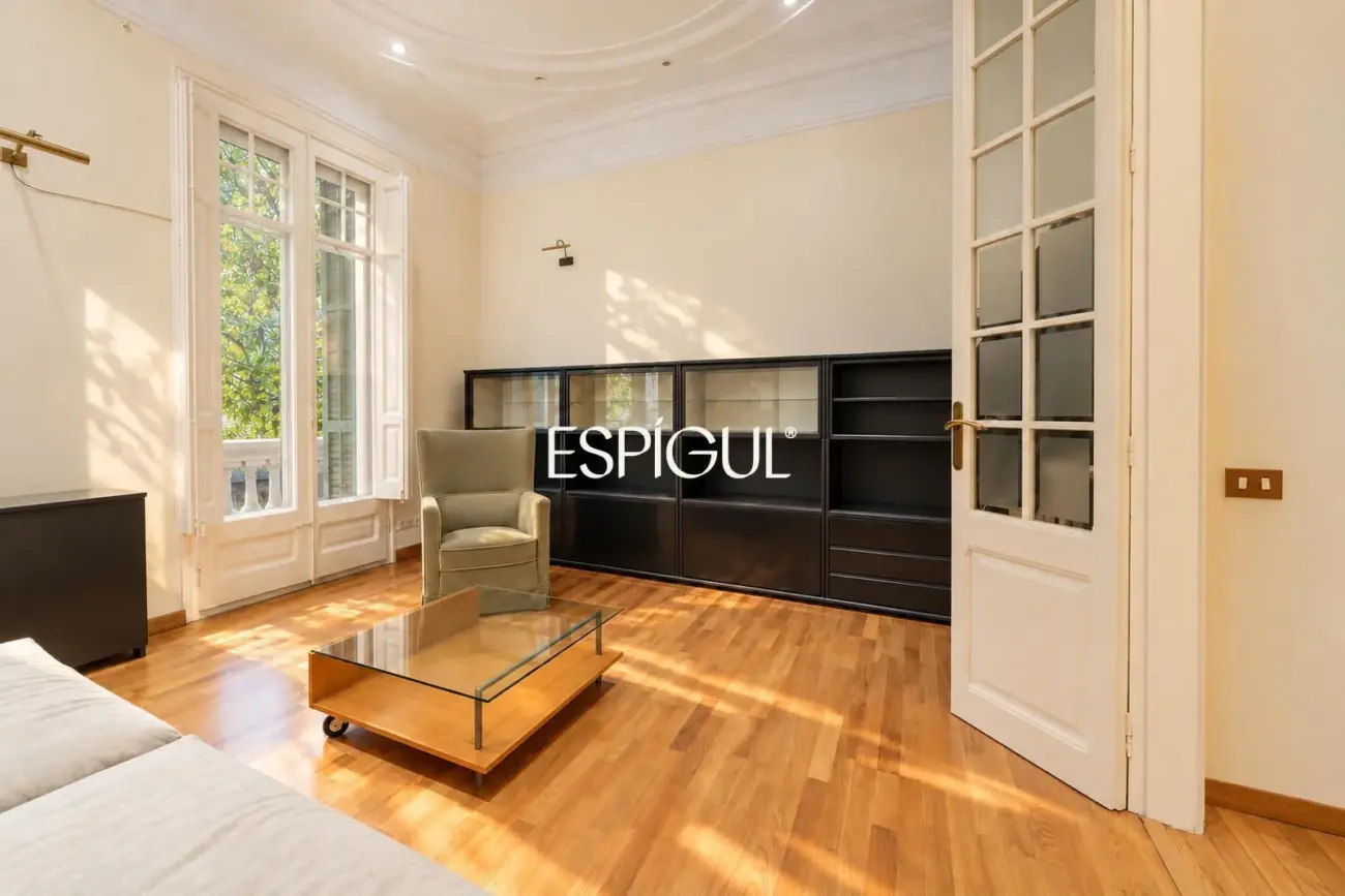 Эксклюзивная недвижимость с впечатляющей террасой 140 м² в L’Antiga Esquerra de L’Eixample