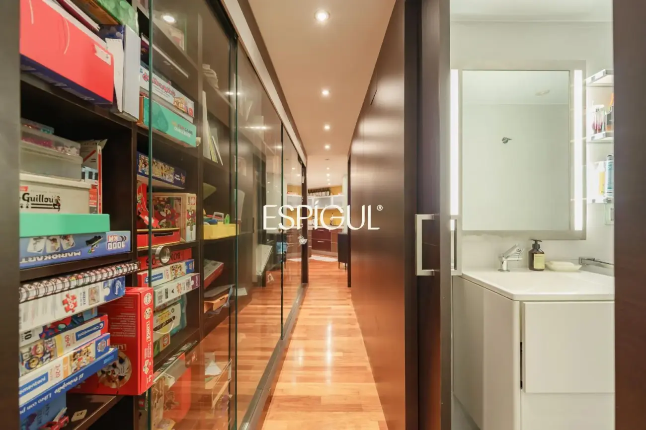 Exclusive duplex with a 30 m² terrace, communal pool and gym in Barcelona