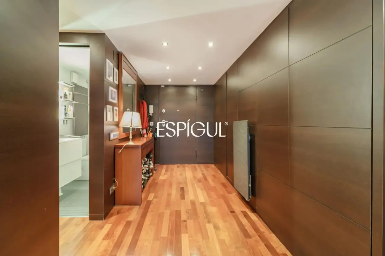 Exclusive duplex with a 30 m² terrace, communal pool and gym in Barcelona