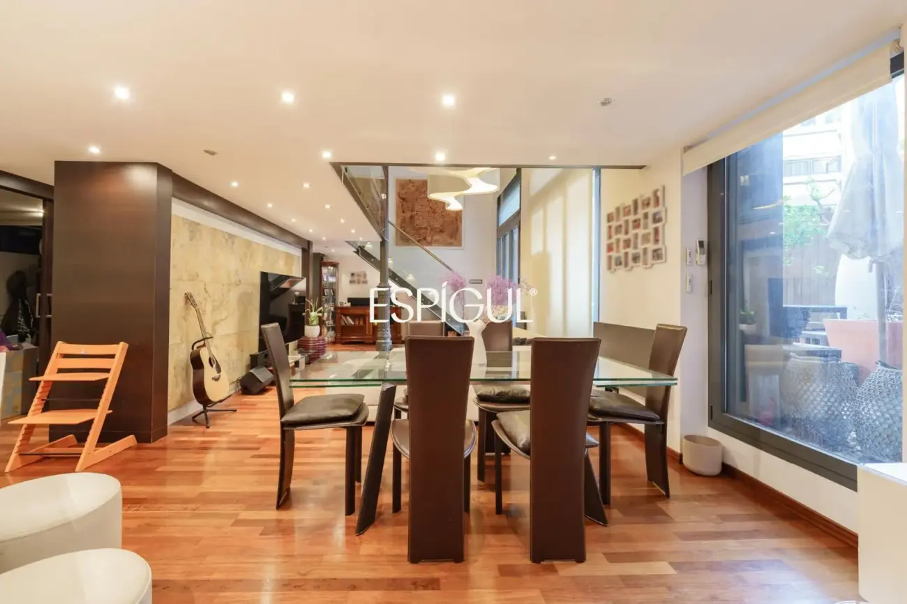 Exclusive duplex with a 30 m² terrace, communal pool and gym in Barcelona