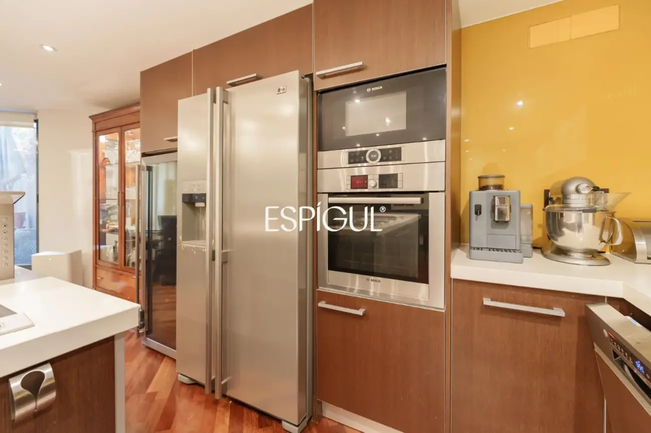 Exclusive duplex with a 30 m² terrace, communal pool and gym in Barcelona