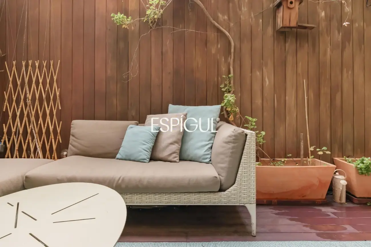 Exclusive duplex with a 30 m² terrace, communal pool and gym in Barcelona