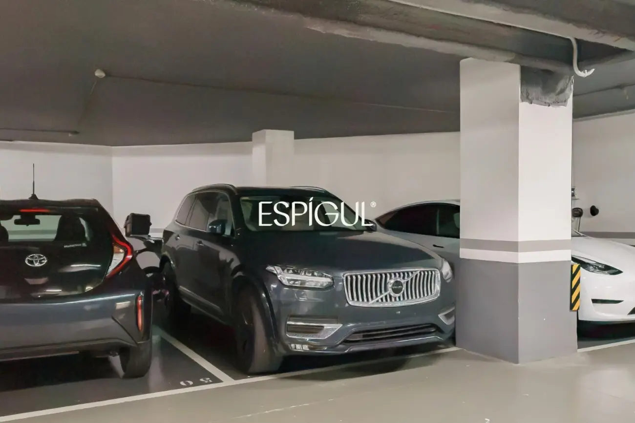 Exclusive duplex with a 30 m² terrace, communal pool and gym in Barcelona