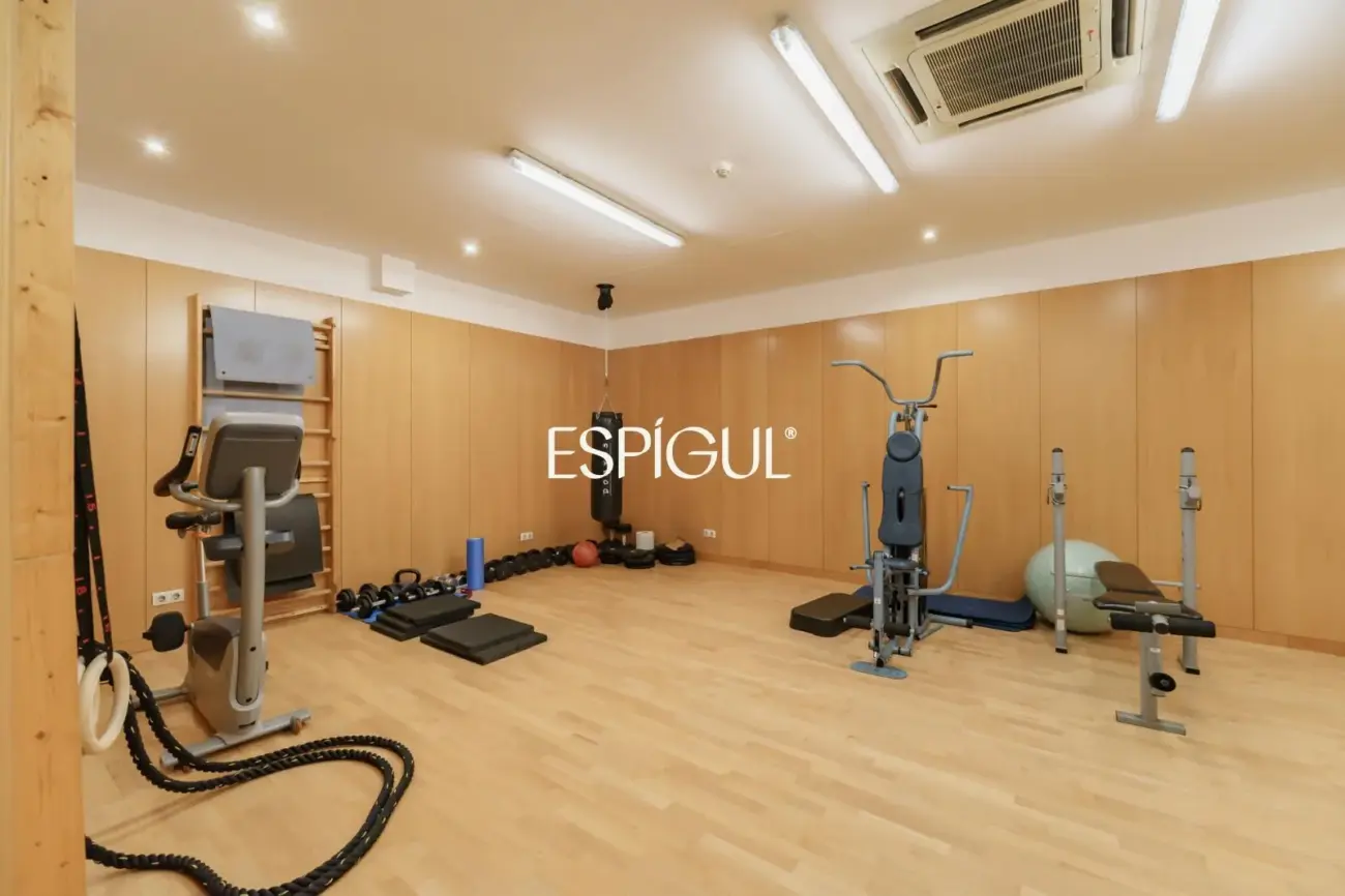 Exclusive duplex with a 30 m² terrace, communal pool and gym in Barcelona