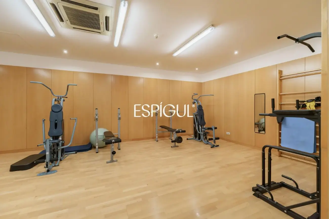 Exclusive duplex with a 30 m² terrace, communal pool and gym in Barcelona