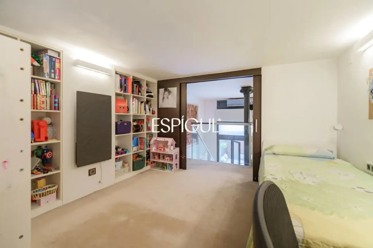 Exclusive duplex with a 30 m² terrace, communal pool and gym in Barcelona