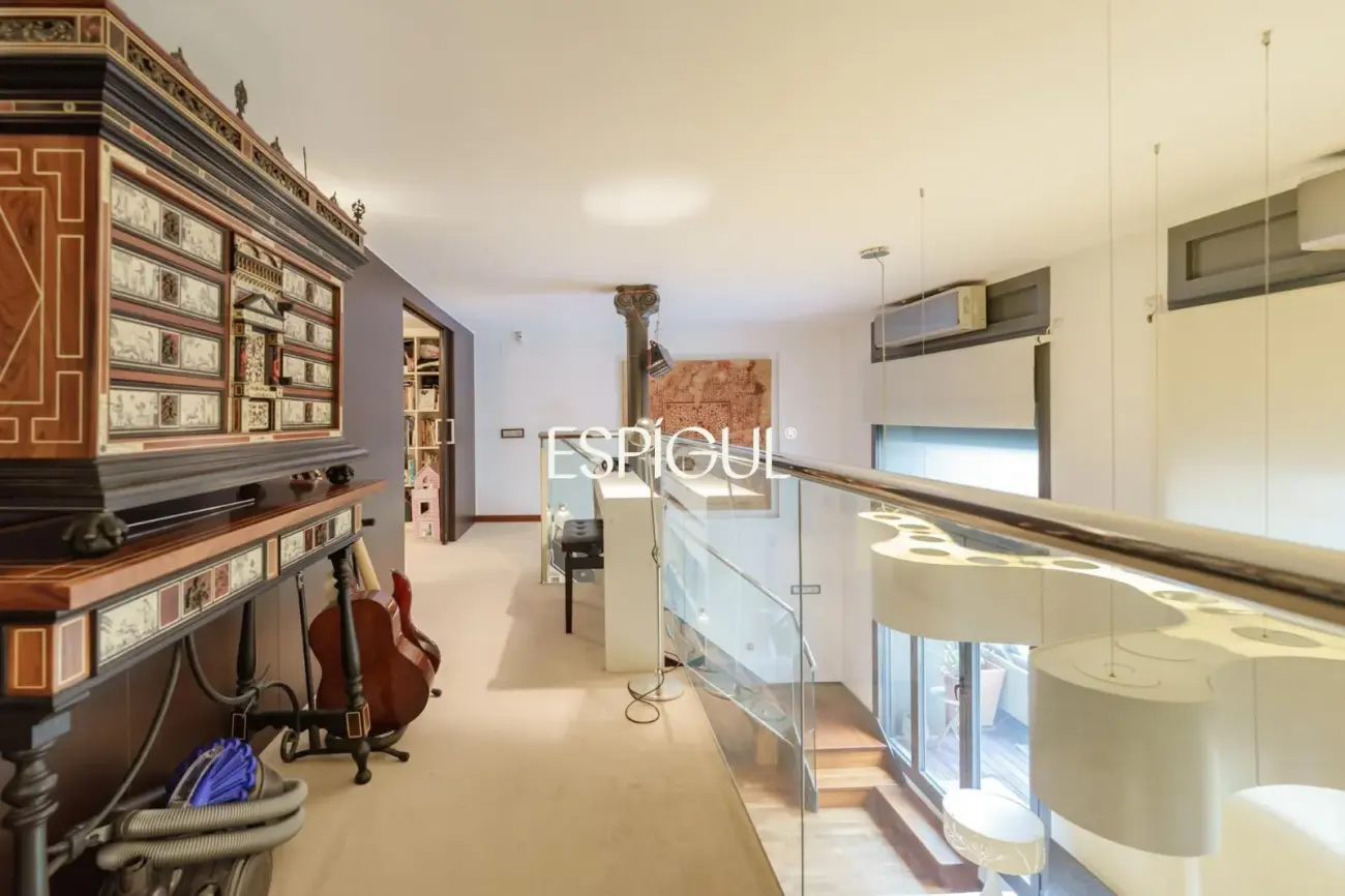 Exclusive duplex with a 30 m² terrace, communal pool and gym in Barcelona