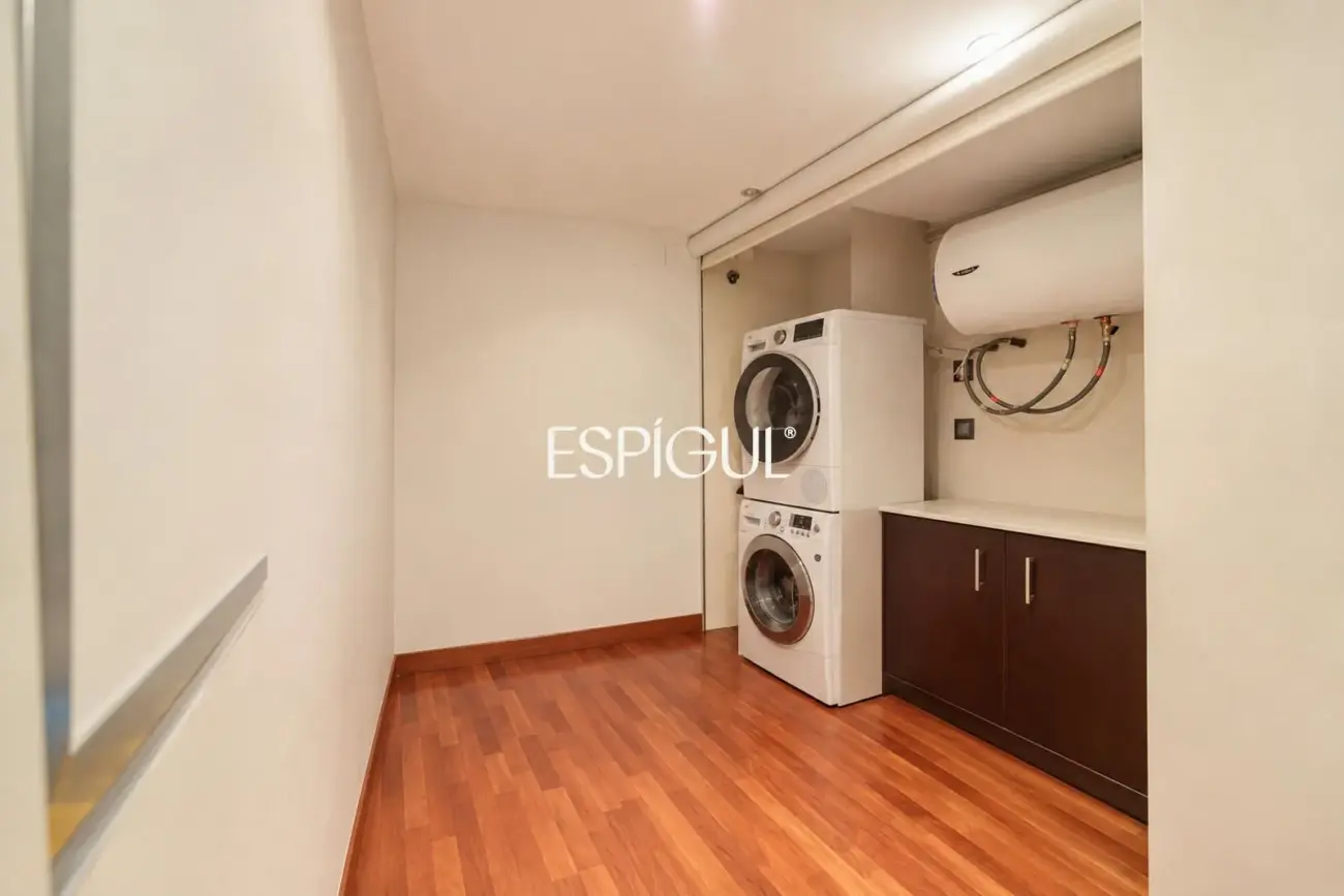 Exclusive duplex with a 30 m² terrace, communal pool and gym in Barcelona