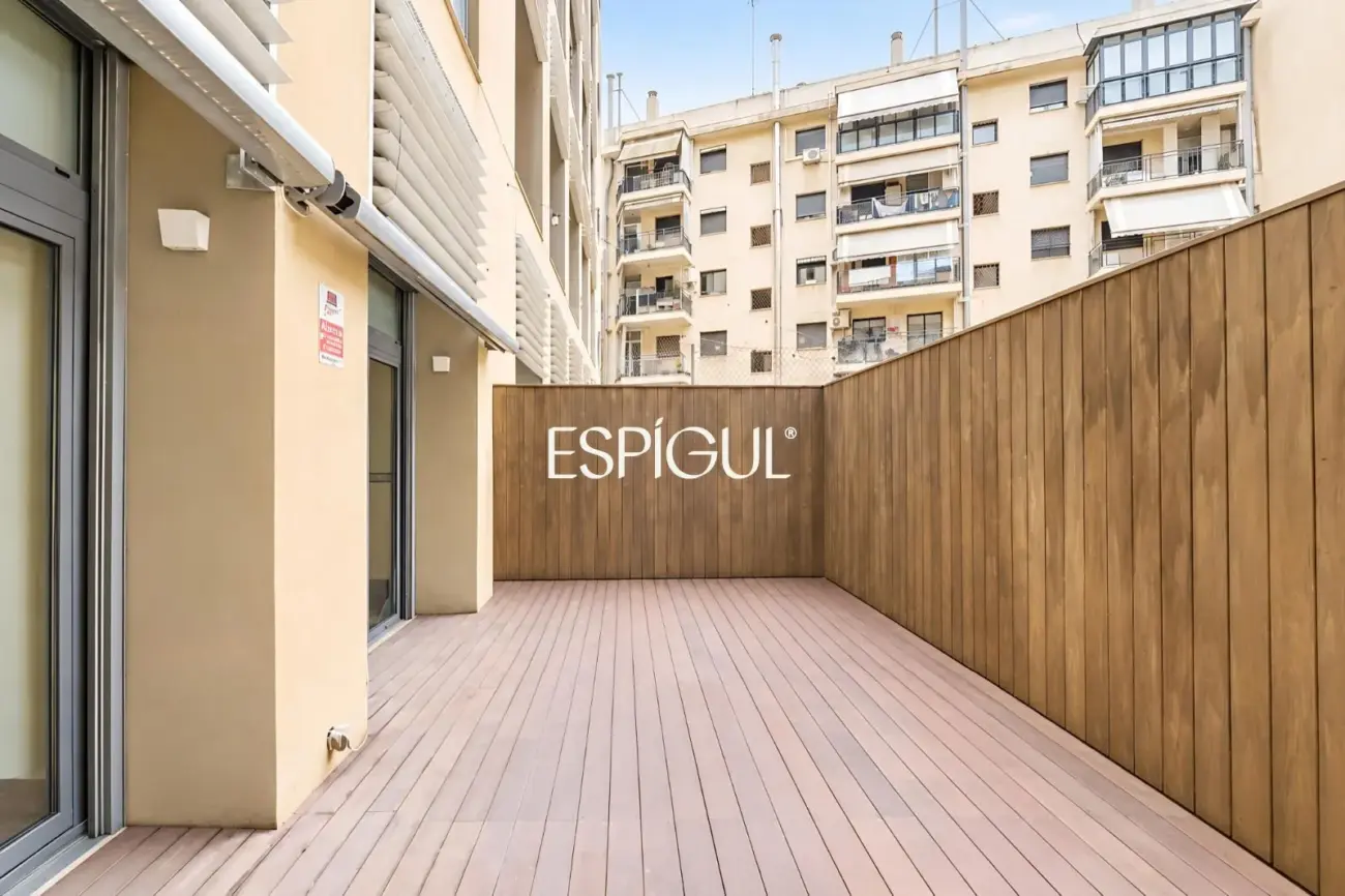 Exclusive duplex with a 30 m² terrace, communal pool and gym in Barcelona