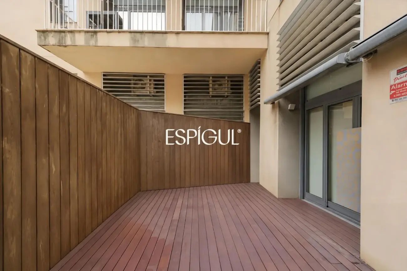 Exclusive duplex with a 30 m² terrace, communal pool and gym in Barcelona