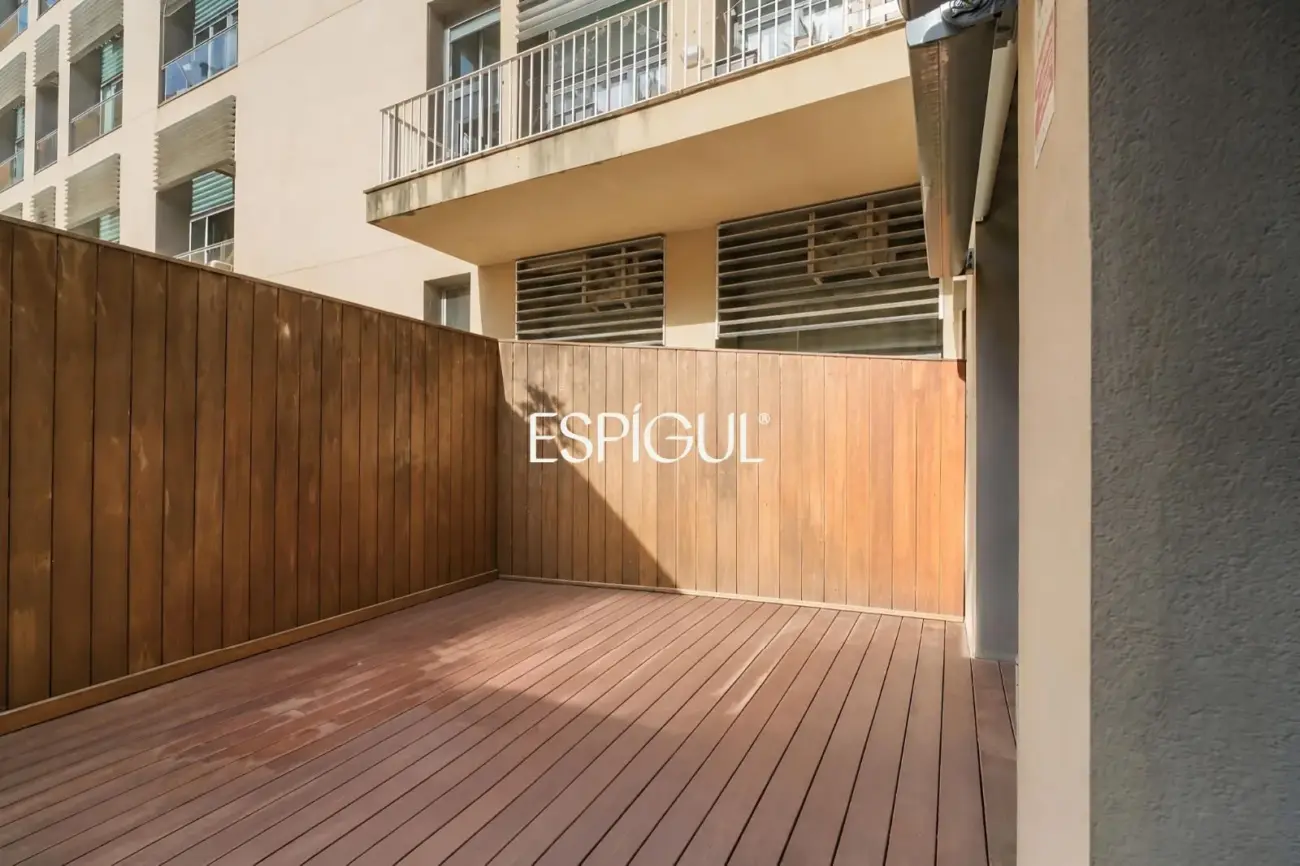 Exclusive duplex with a 30 m² terrace, communal pool and gym in Barcelona