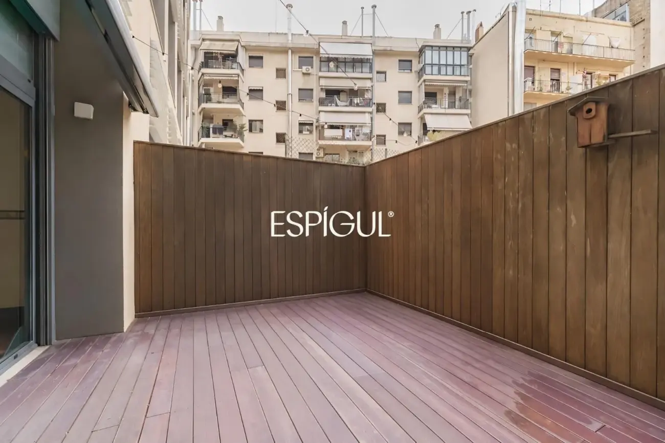 Exclusive duplex with a 30 m² terrace, communal pool and gym in Barcelona