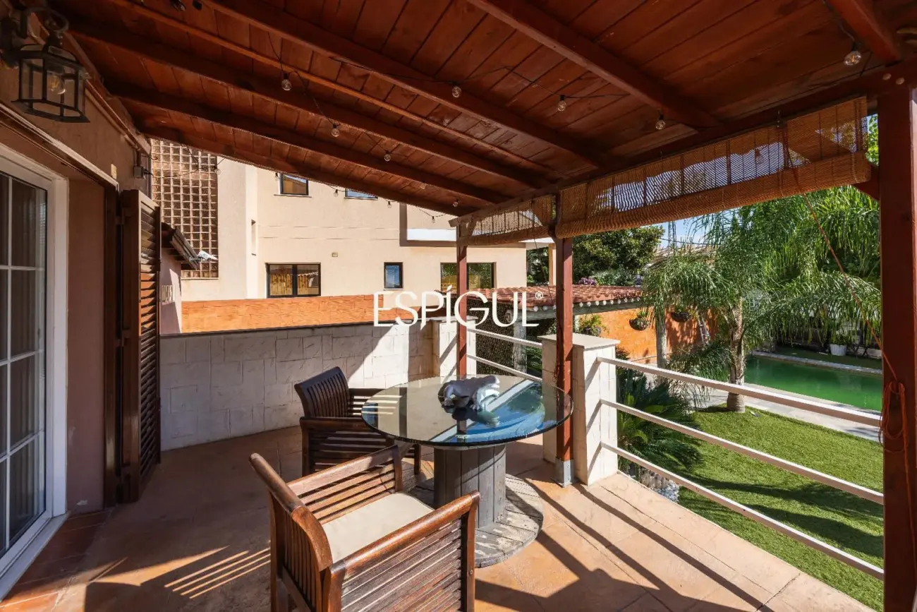 Magnífica casa unifamiliar en Tiana con piscina privada