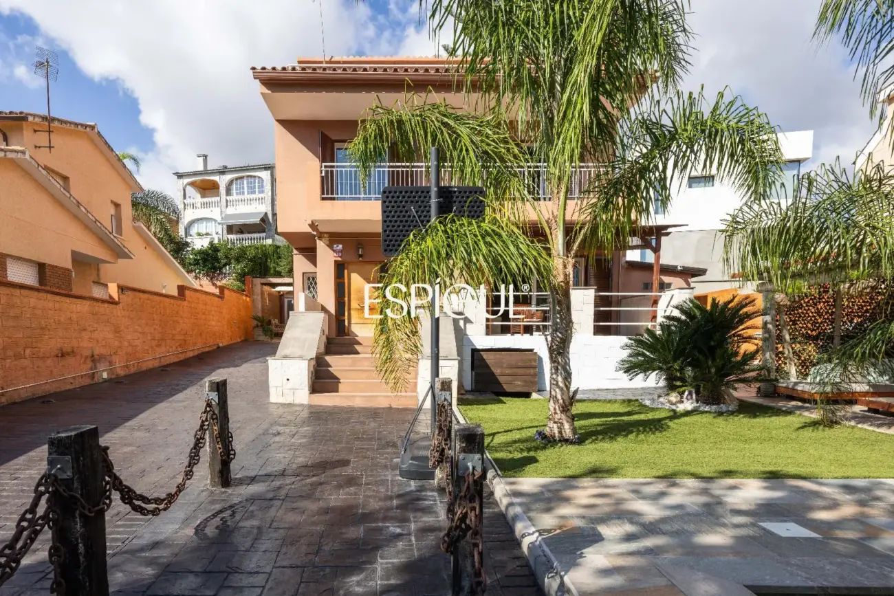 Magnífica casa unifamiliar en Tiana con piscina privada