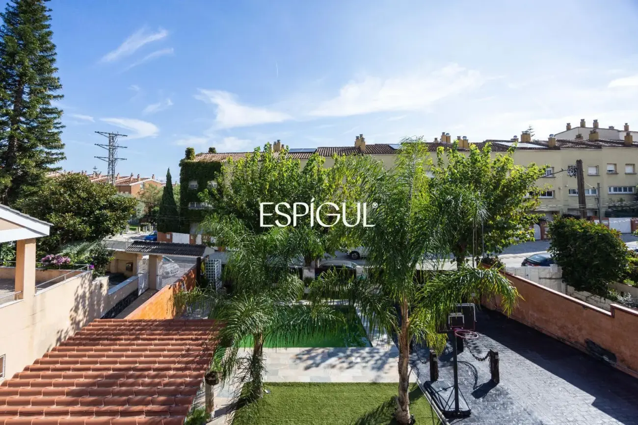 Magnífica casa unifamiliar en Tiana con piscina privada