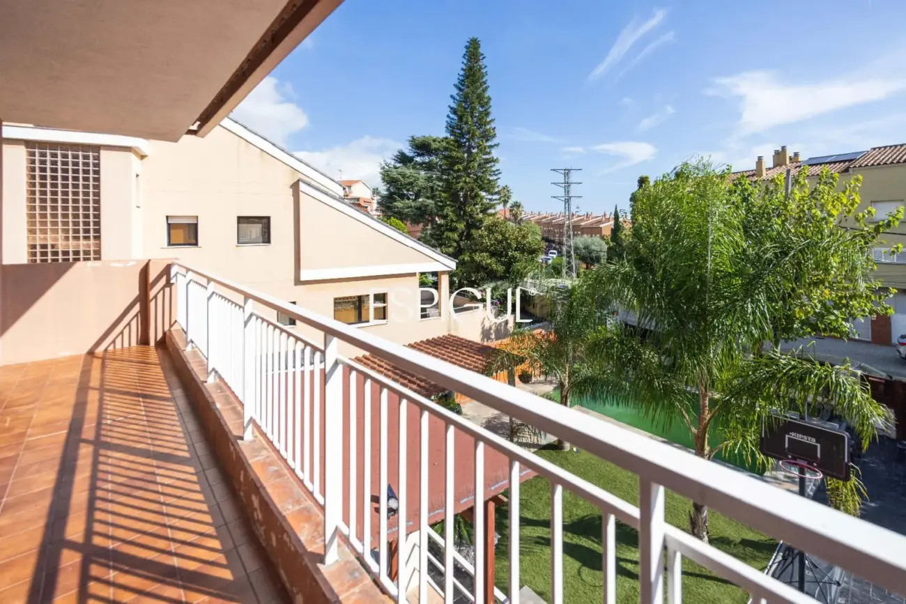Magnífica casa unifamiliar en Tiana con piscina privada