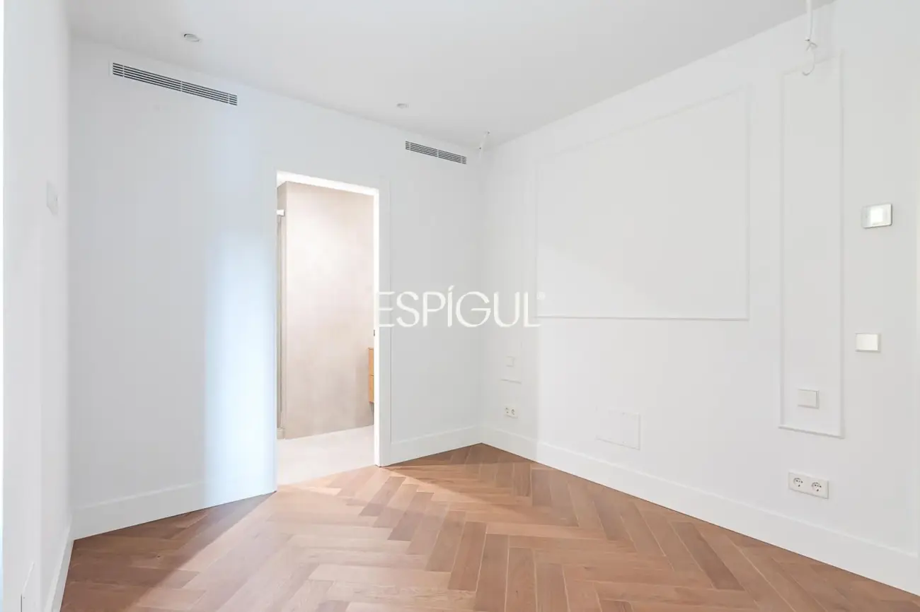 Piso en venta a estrenar con reforma integral en Conde de Peñalver, Lista