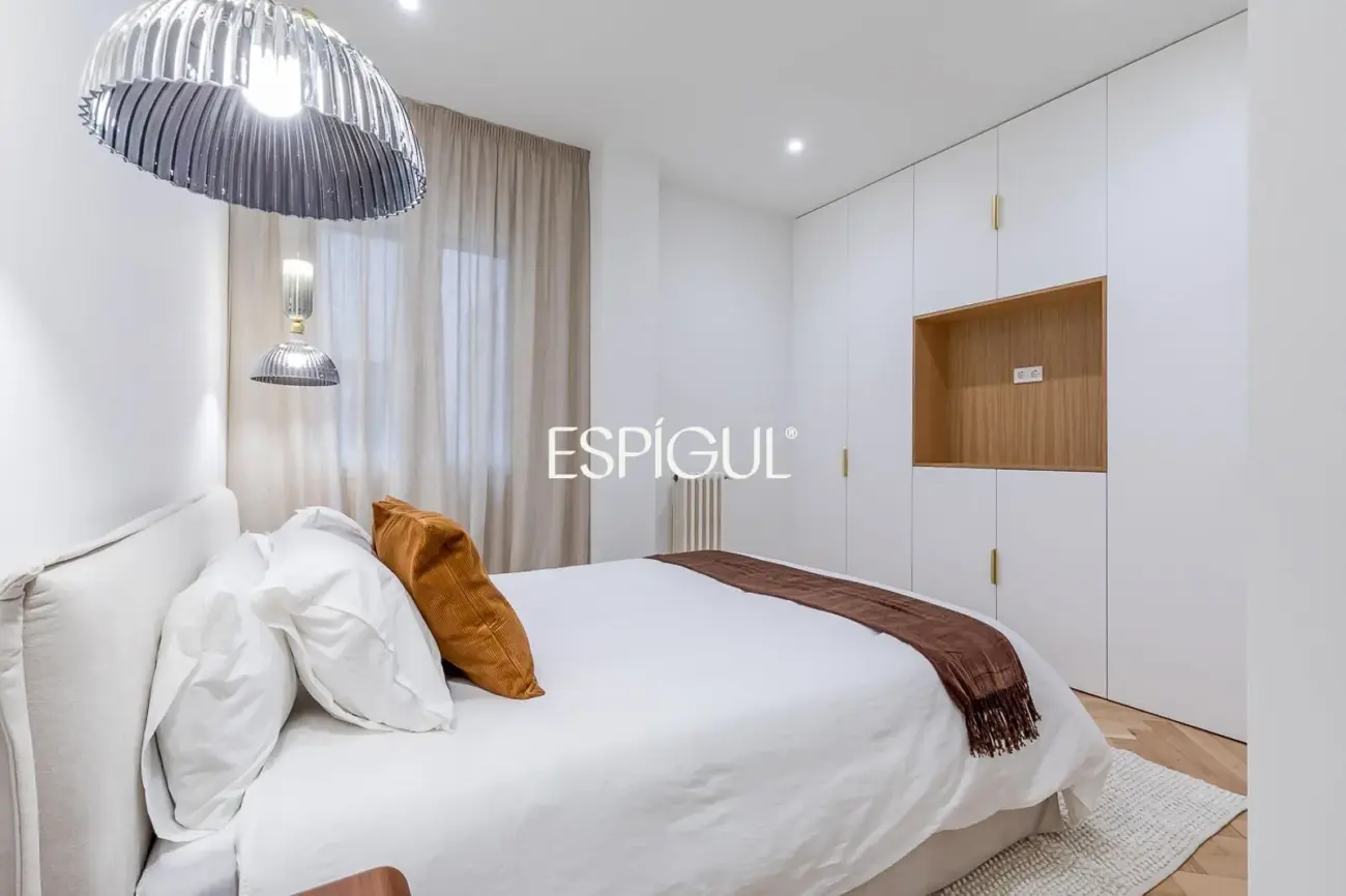 Piso en venta amueblado con portería en Maldonado, Castellana