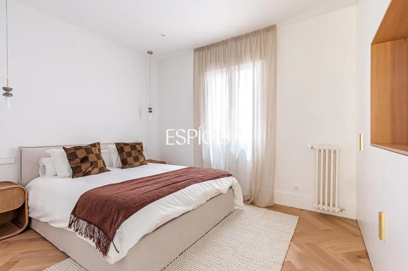 Piso en venta amueblado con portería en Maldonado, Castellana
