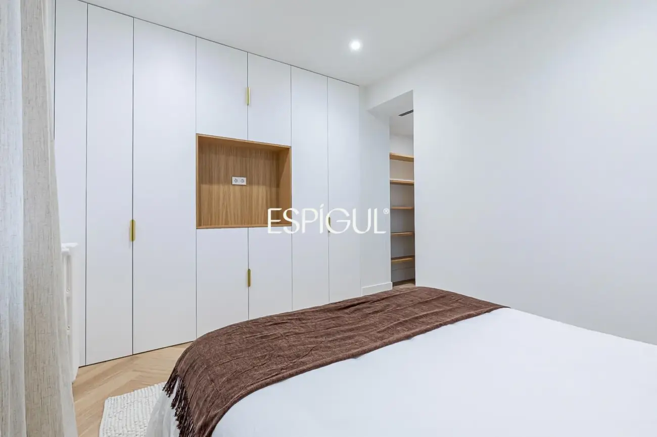 Piso en venta amueblado con portería en Maldonado, Castellana