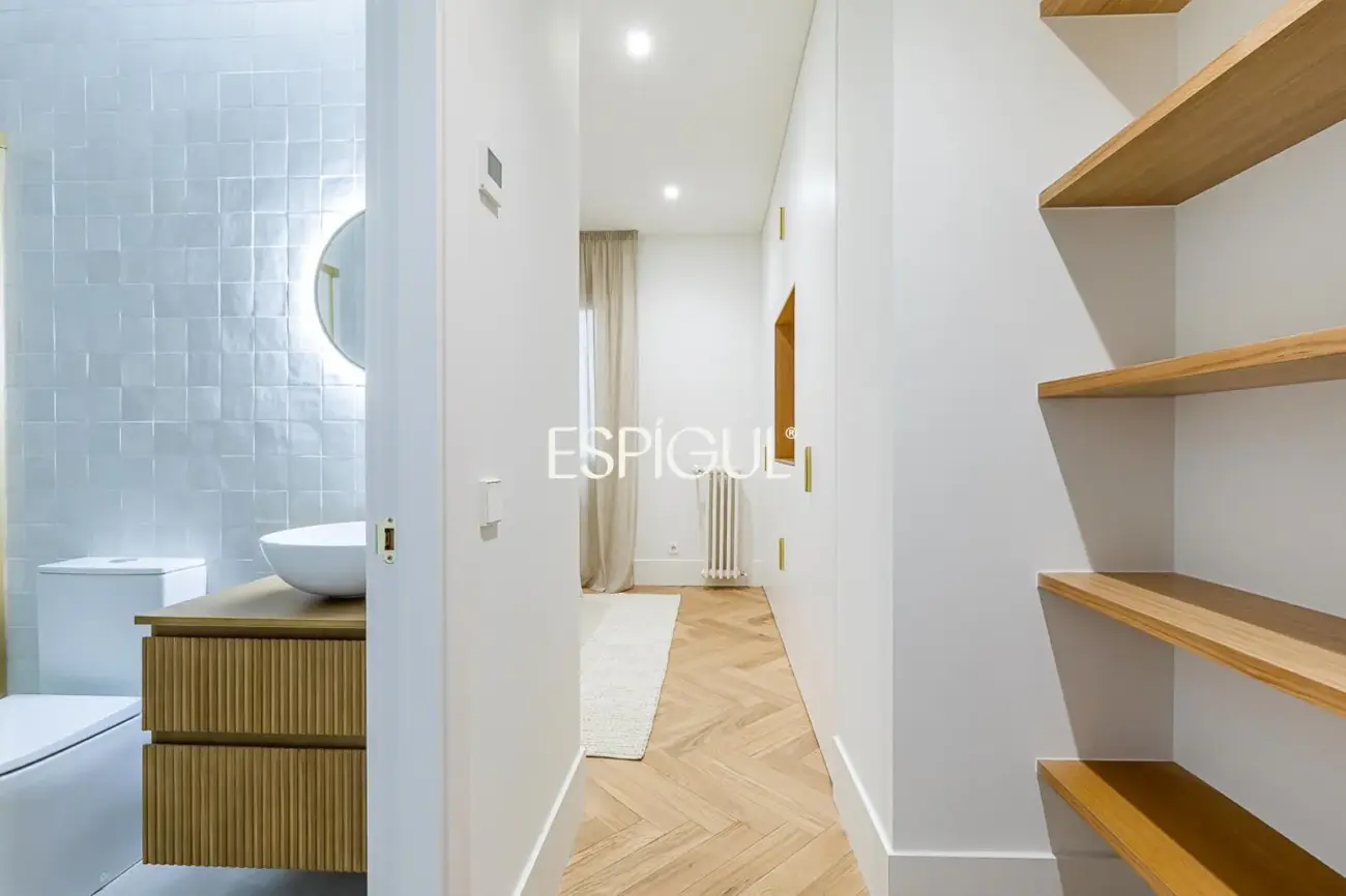 Piso en venta amueblado con portería en Maldonado, Castellana