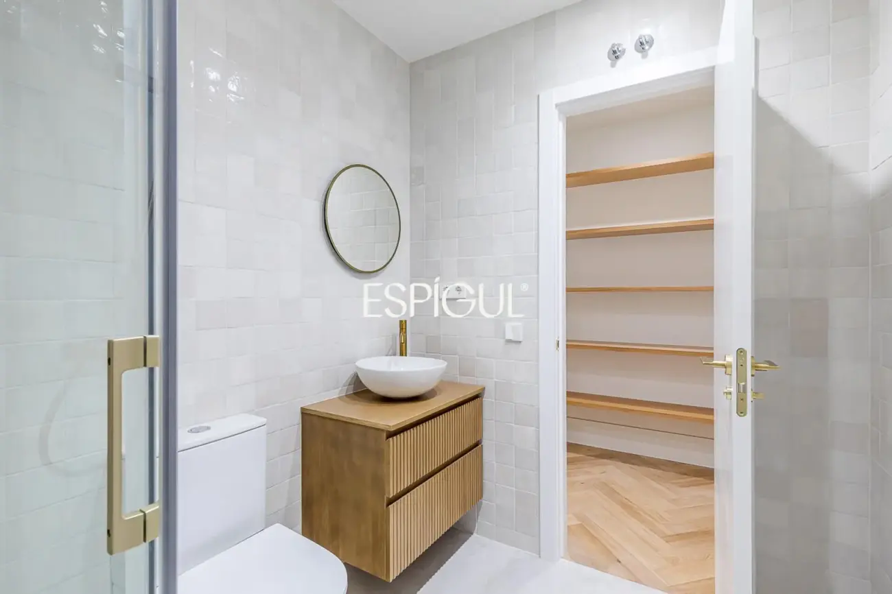Piso en venta amueblado con portería en Maldonado, Castellana
