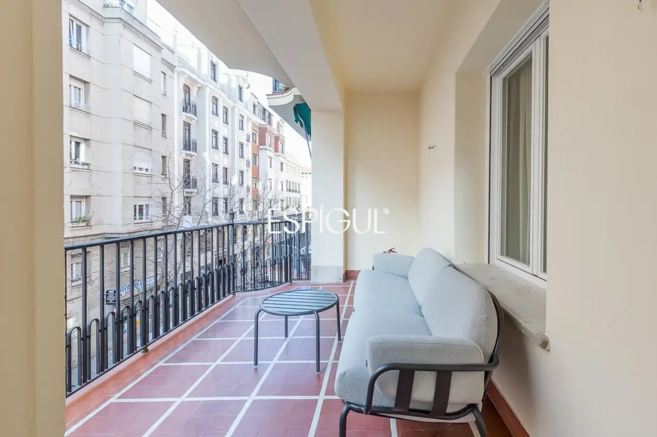 Piso en venta amueblado con portería en Maldonado, Castellana