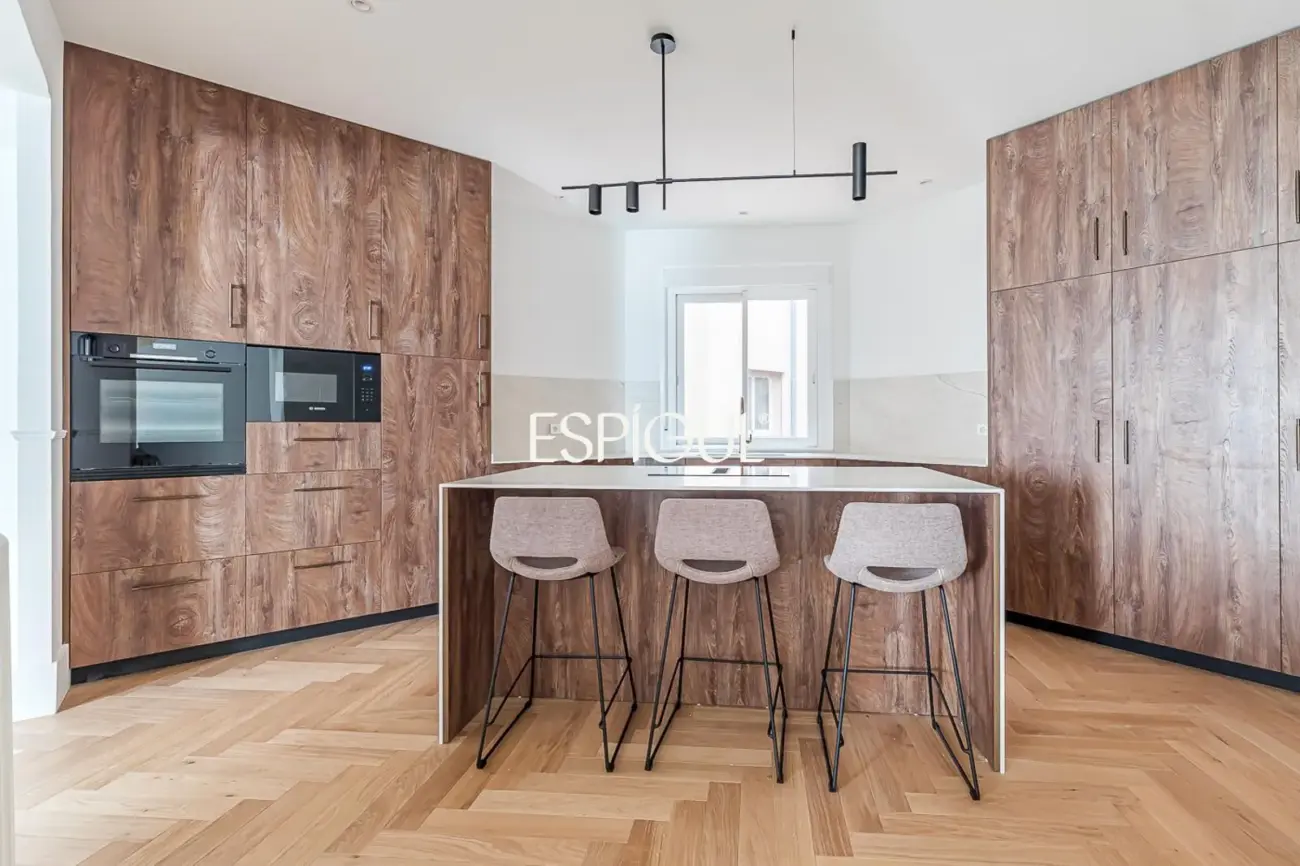 Piso en venta amueblado con portería en Maldonado, Castellana