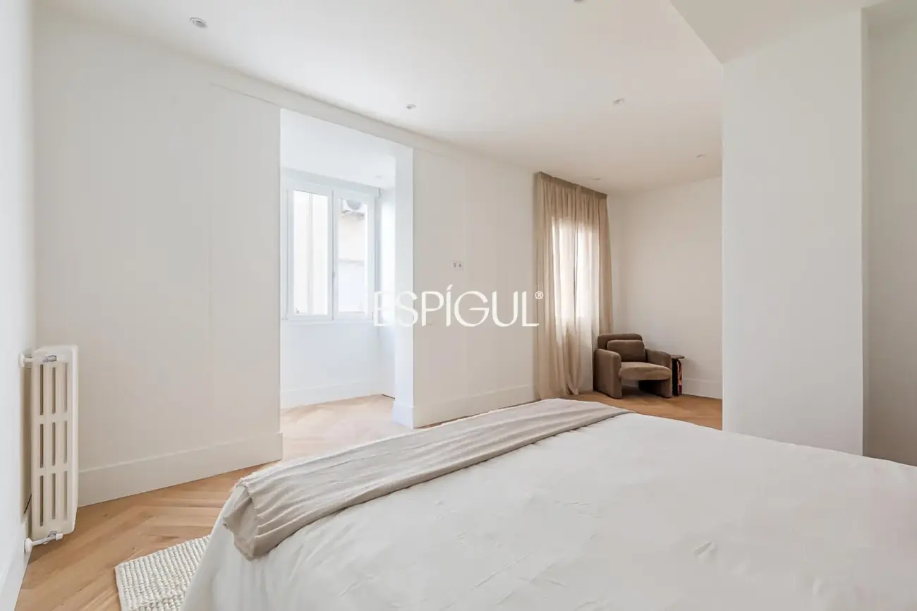Piso en venta amueblado con portería en Maldonado, Castellana