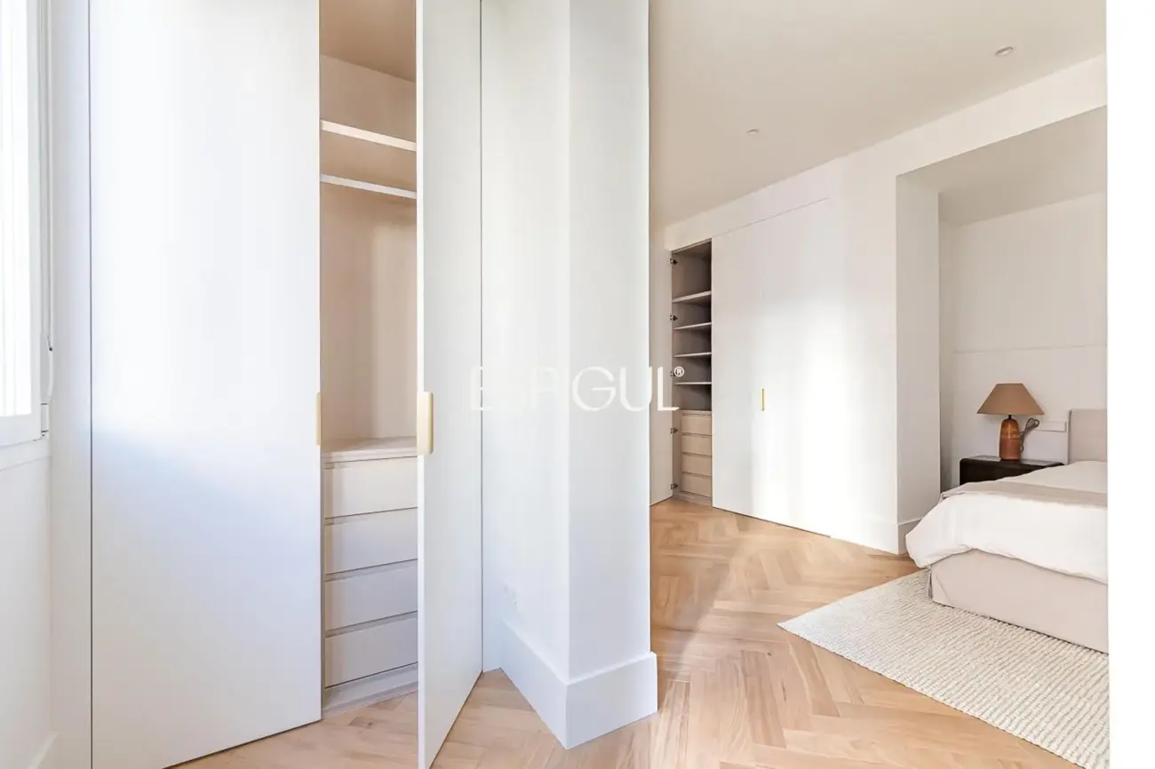 Piso en venta amueblado con portería en Maldonado, Castellana