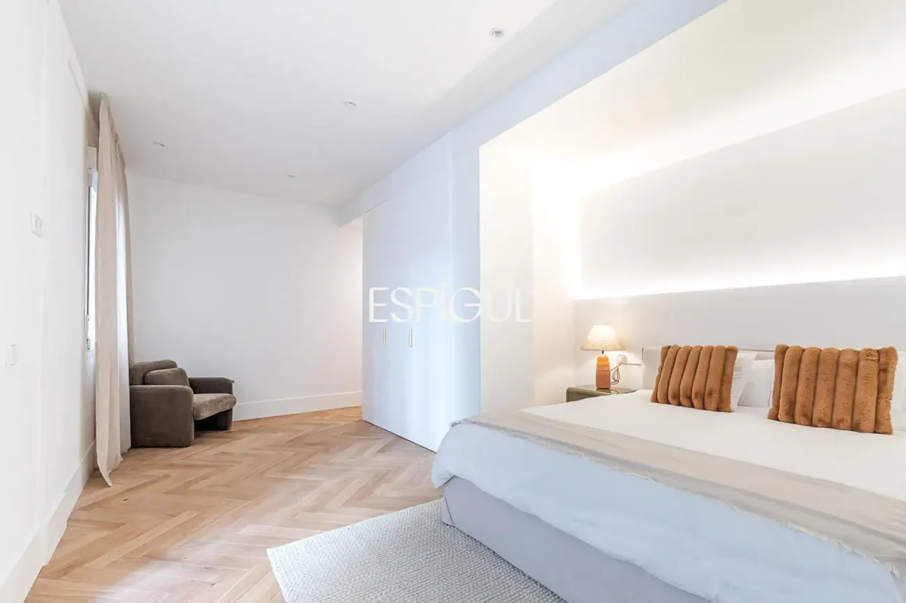Piso en venta amueblado con portería en Maldonado, Castellana