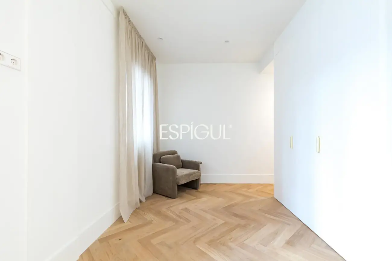 Piso en venta amueblado con portería en Maldonado, Castellana
