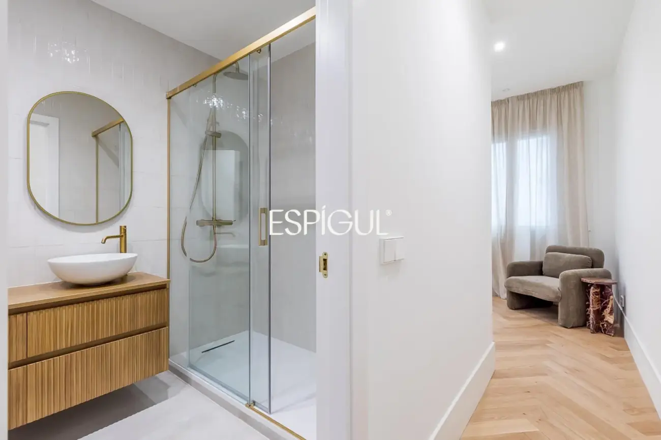 Piso en venta amueblado con portería en Maldonado, Castellana