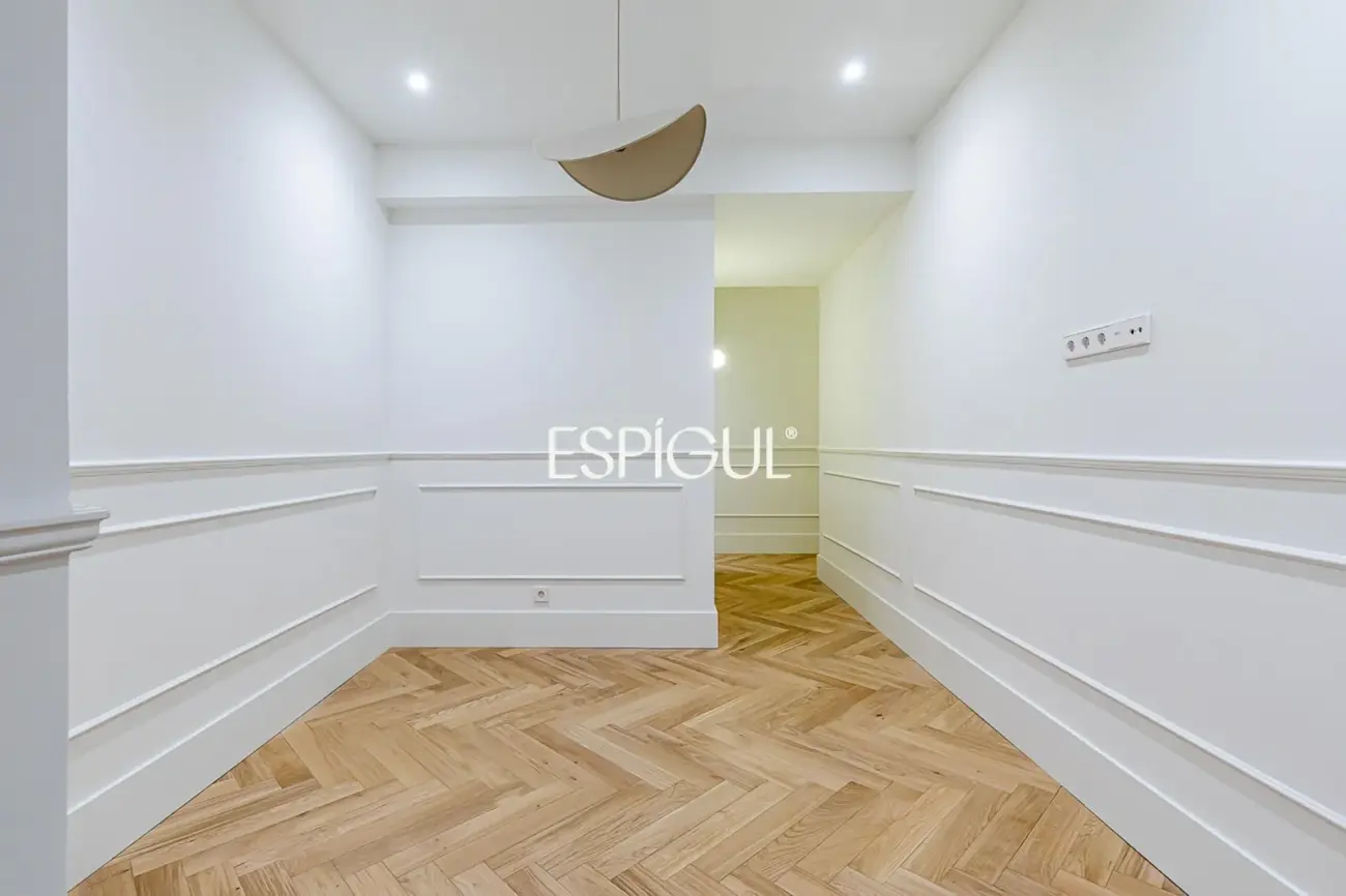Piso en venta amueblado con portería en Maldonado, Castellana