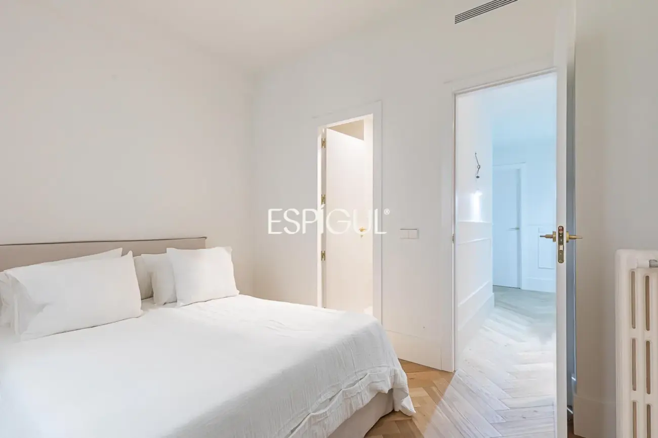 Piso en venta amueblado con portería en Maldonado, Castellana