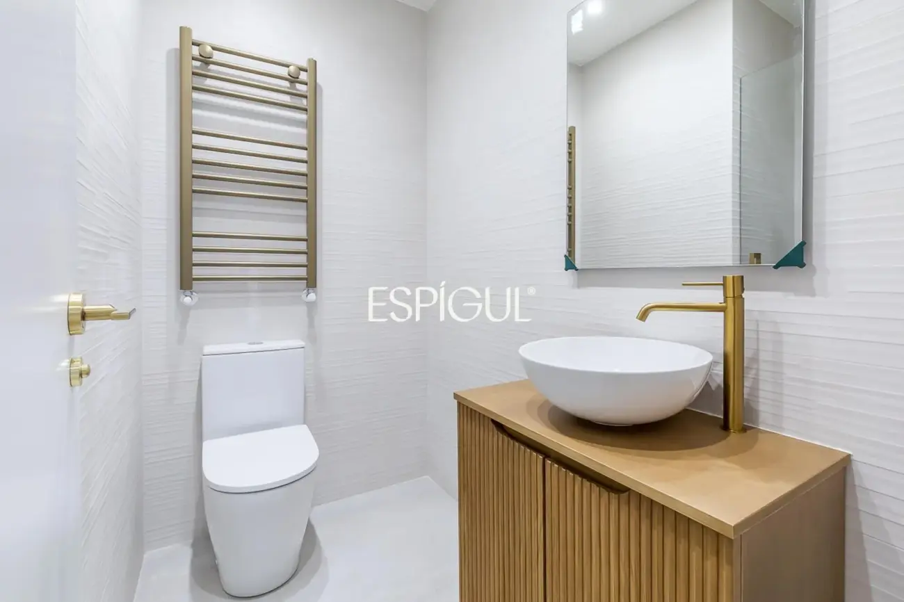 Piso en venta amueblado con portería en Maldonado, Castellana