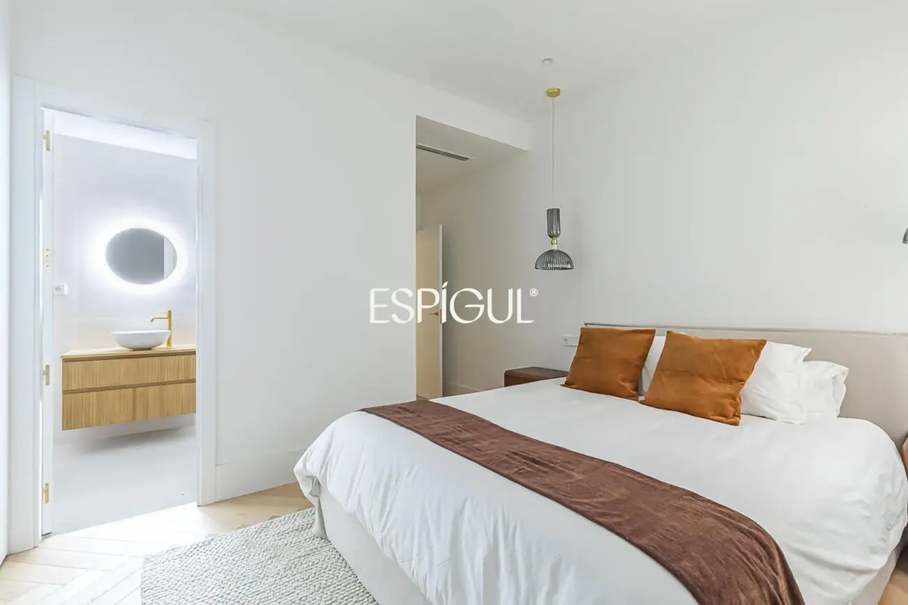 Piso en venta amueblado con portería en Maldonado, Castellana