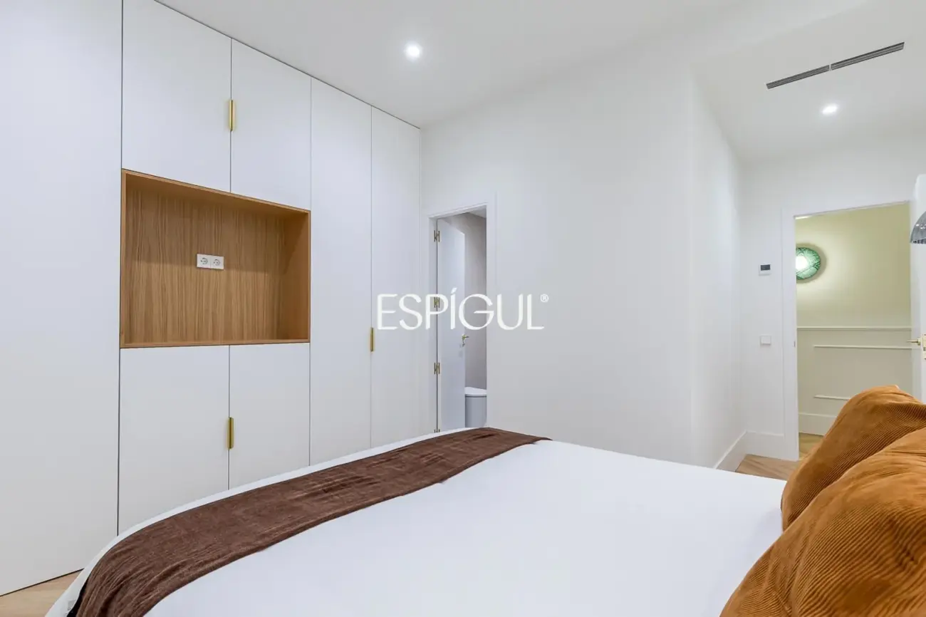Piso en venta amueblado con portería en Maldonado, Castellana