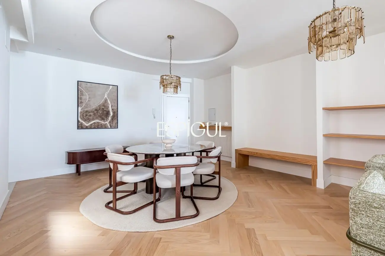Piso en venta en Santa Cruz de Marcenado, Malasaña